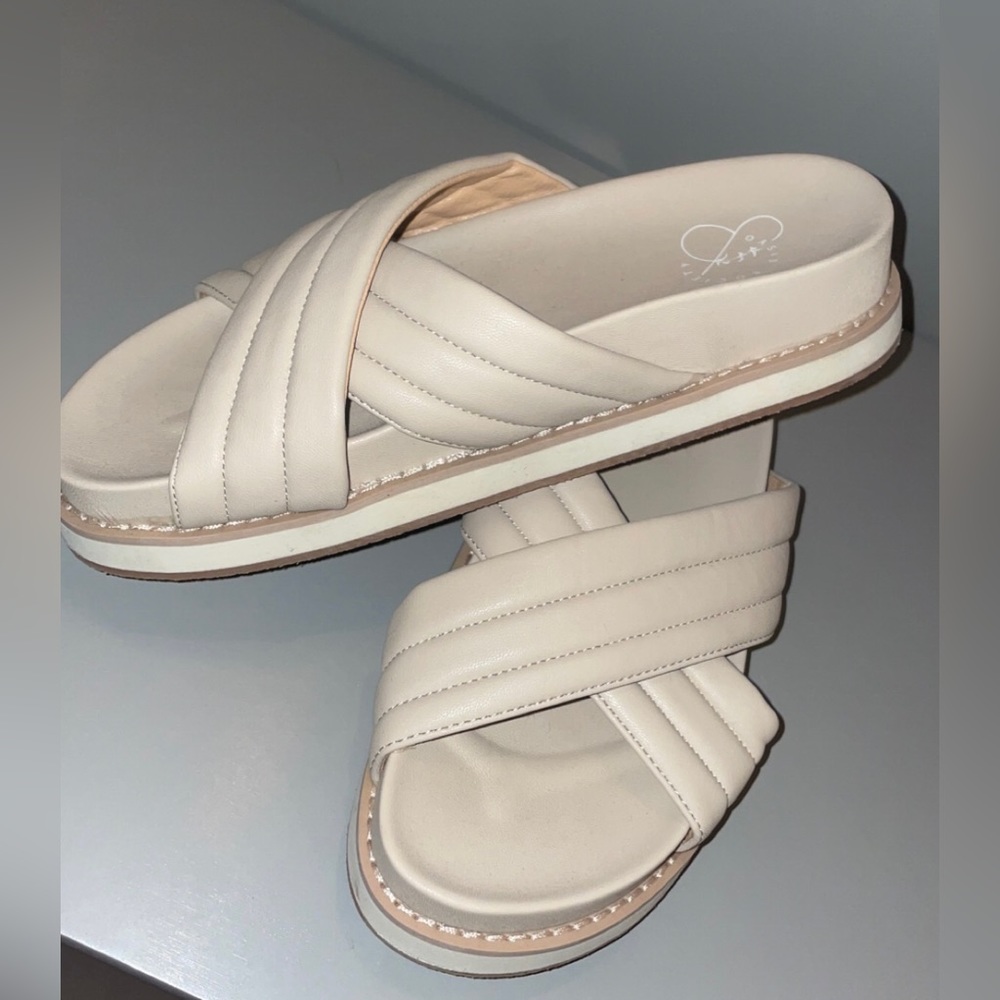 Britain + Brooks Oasis Society Slides Taupe Crossband